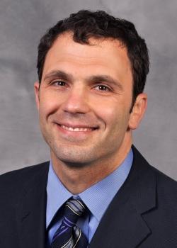 Michael J . Costanza，医学博士