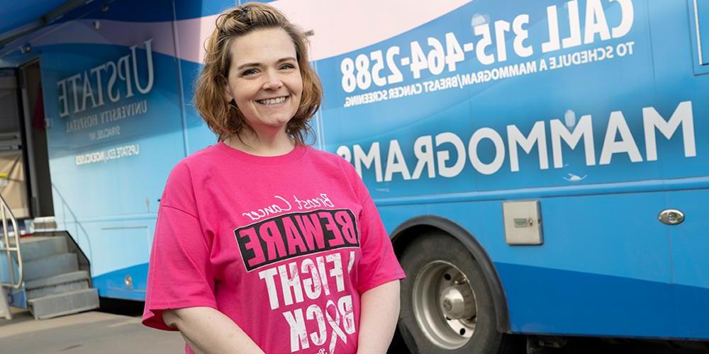 金伯利·科普兰(Kimberly Copeland)是帮助女性进行乳腺癌筛查的“哺乳动物面包车”的粉丝. (photo by Susan Kahn)